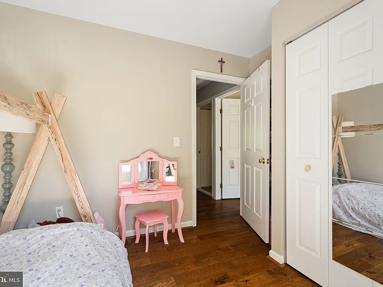 5964 Edgehill Ct — Photo 21