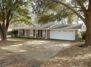 308 Yawn St, Collins, MS 39428