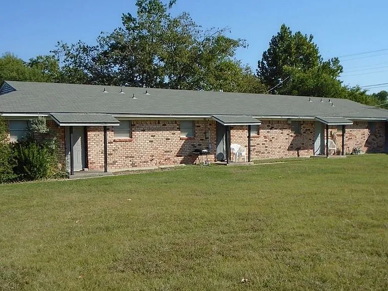 901 S Harley Dr — Photo 1