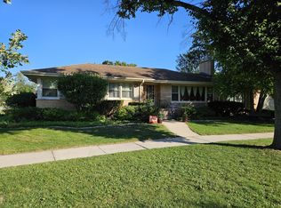 919 S Chester Ave, Park Ridge, IL 60068