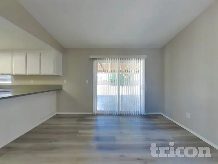 532 E Avenue J9 — Photo 4