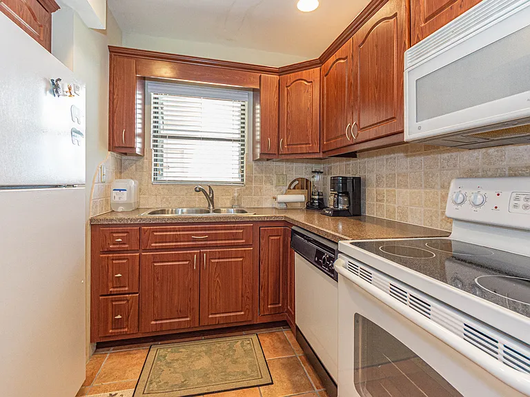 3939 Ocean Dr #201B — Photo 37