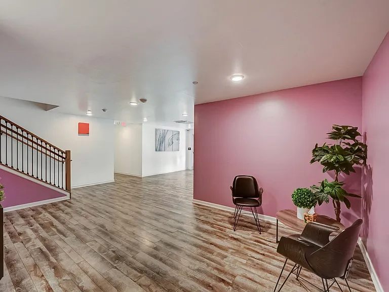 Lilac Pointe — Photo 10