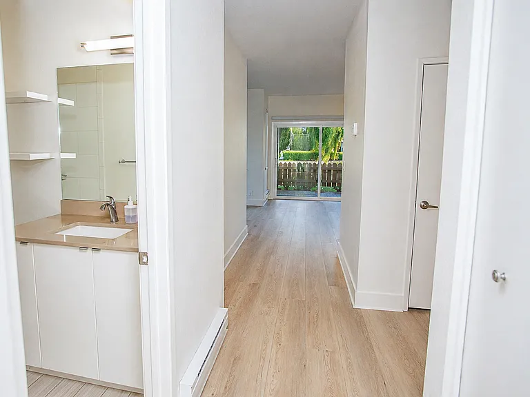 151 Shoreline Ct — Photo 8
