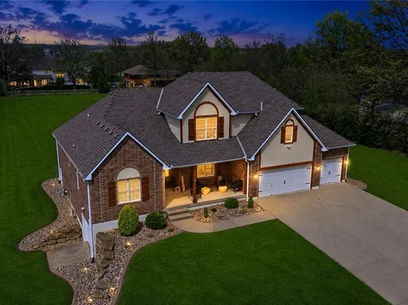 716 SW 163rd St, Lees Summit, MO 64082
