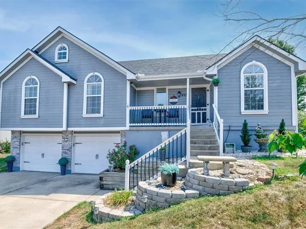 409 SW Whitestone Dr, Grain Valley, MO 64029