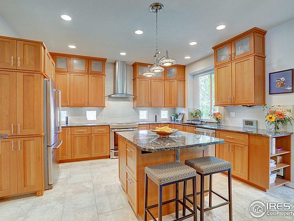 3rd image of 748 Orchard Ct