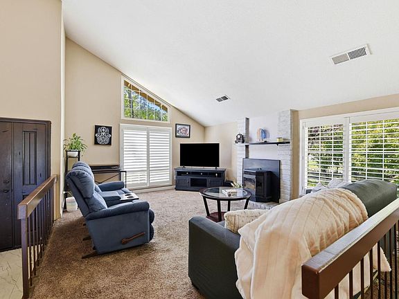 5th image of 3283 Cambridge Rd