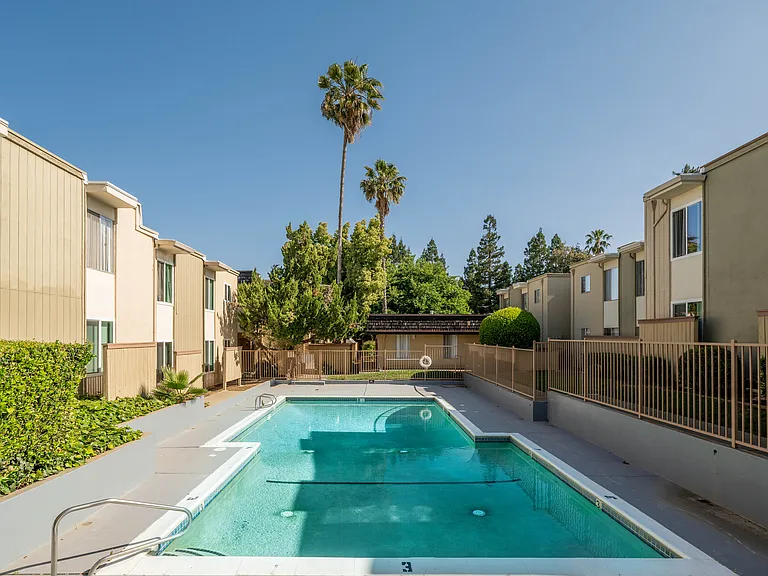 Crestview North Apartments — Photo 11
