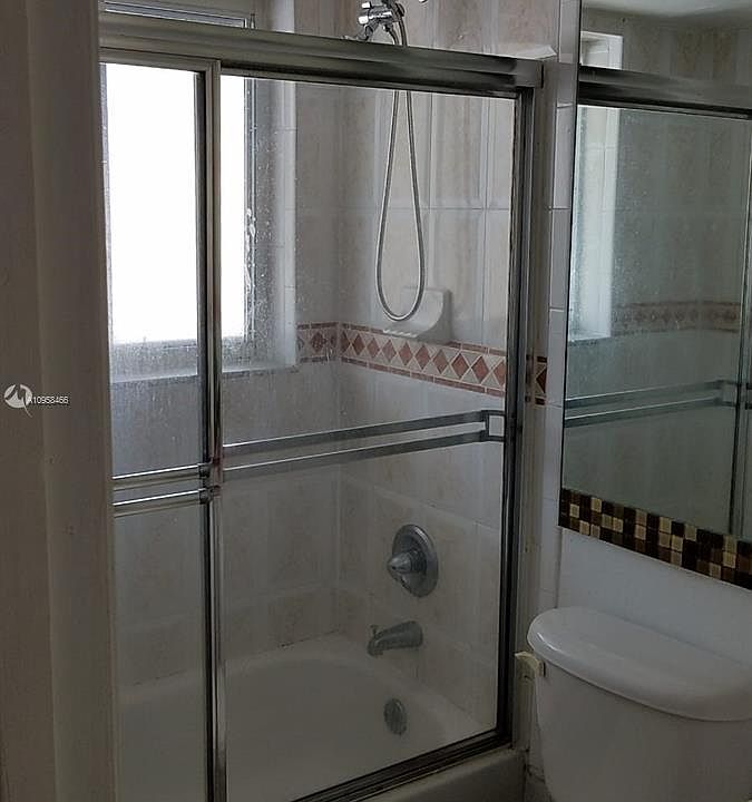 2nd image of 940 NE 170th St APT 216