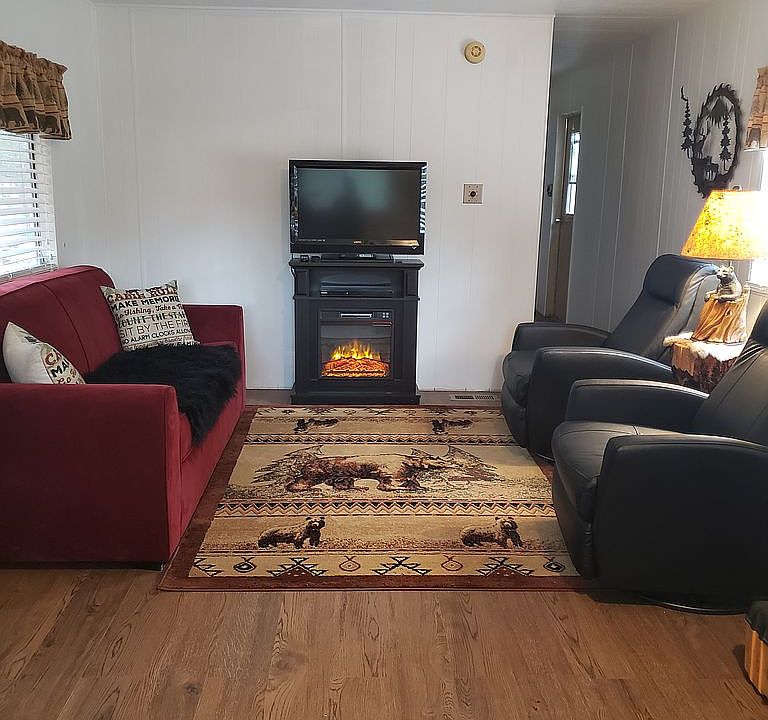 NEW FLOORING THROUGHOUT