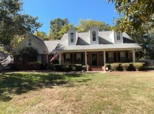 2320 Ridgewood Dr, Laurel, MS 39440