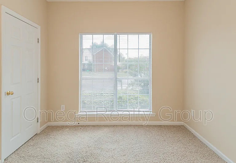 570 Treymoor Lake Cir — Photo 30