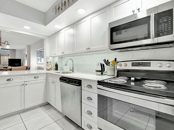 5th image of 896 N Federal Hwy APT 223