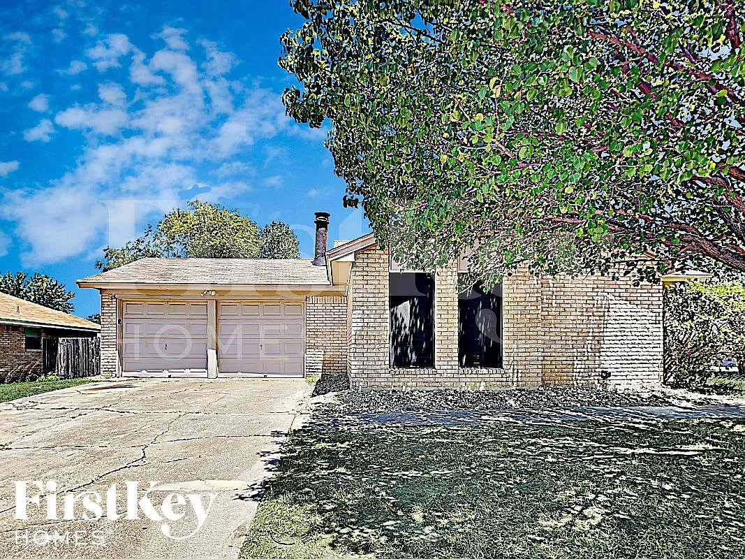 3 bed, 2.0 bath, 1312 sqft, $2,240 — Photo 1