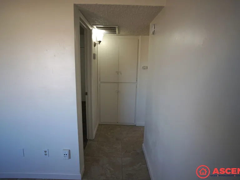 209 E. Warren Ave — Photo 7