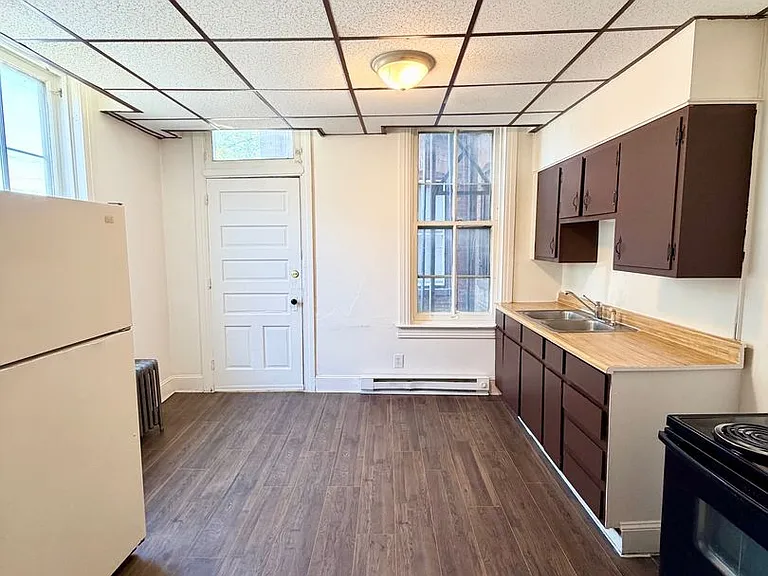 18 N Pine St #1 — Photo 3