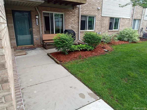 2228 Frazho Rd, Warren, MI 48091