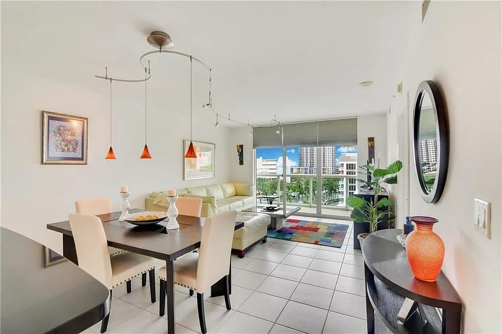 Watergarden Condo — Photo 2