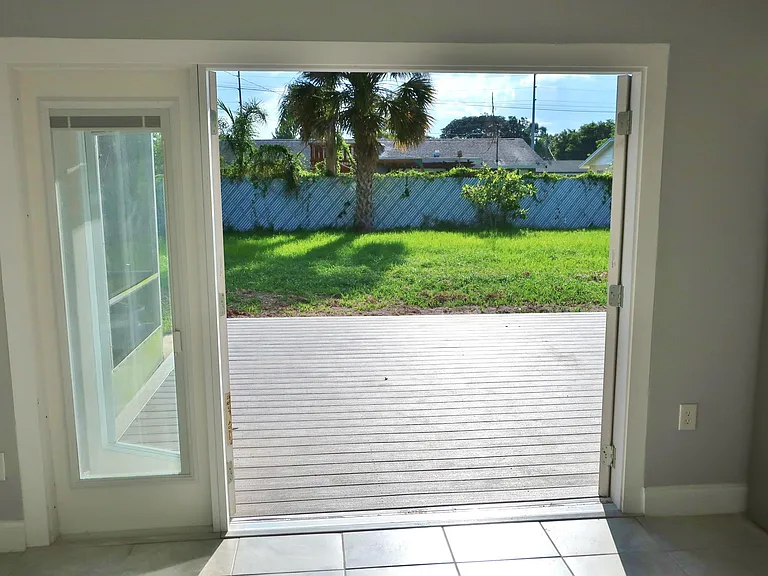 Walkout to deck (French doors open)
