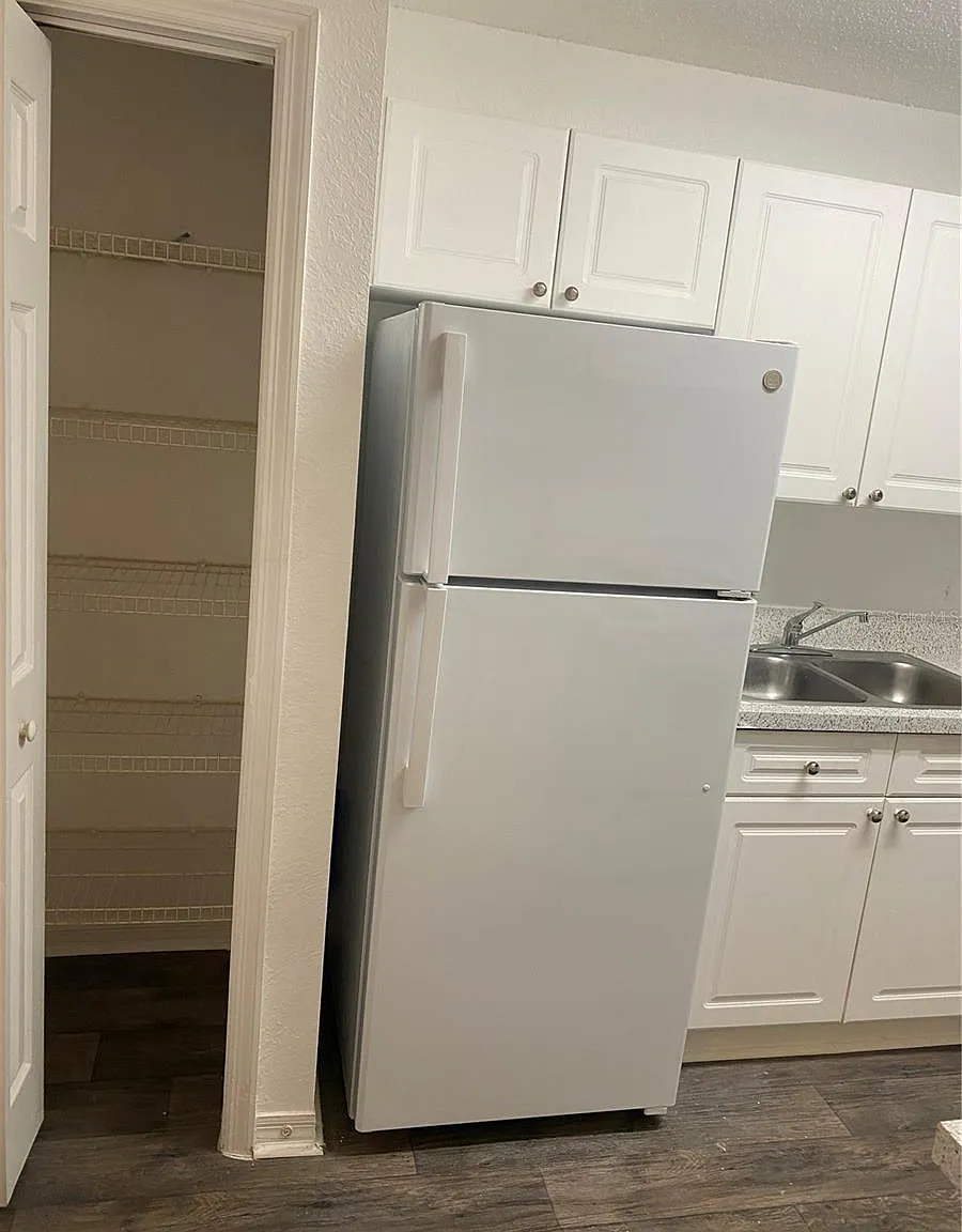 3 bed, 2.0 bath, 1309 sqft, $1,650 — Photo 3