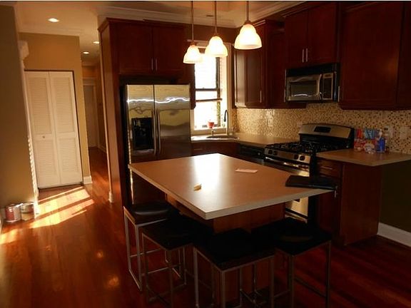 3rd image of 1753 W Winnemac Ave APT 2