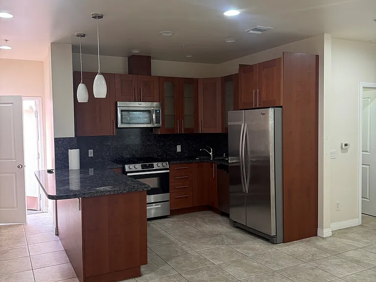 1295 University Ave #4 — Photo 16
