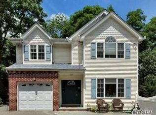 278 Woodbury Rd, Woodbury, NY 11797
