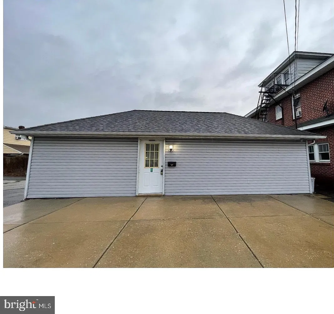 1 bed, 1.0 bath, 900 sqft, $1,200 — Photo 1