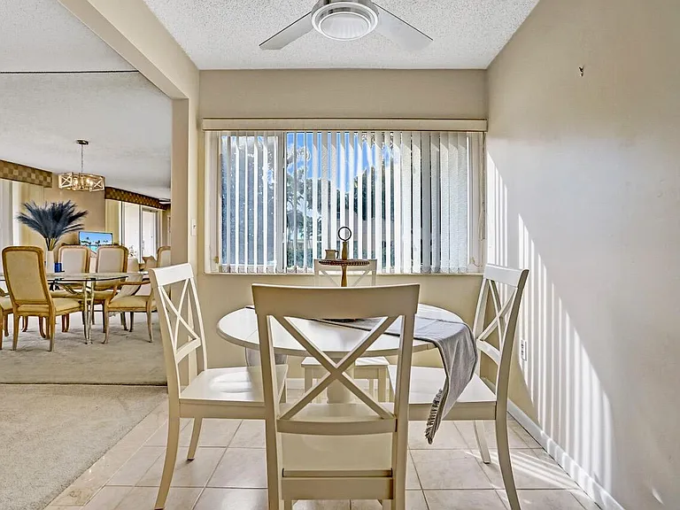 107 Half Moon Cir #H1 — Photo 19