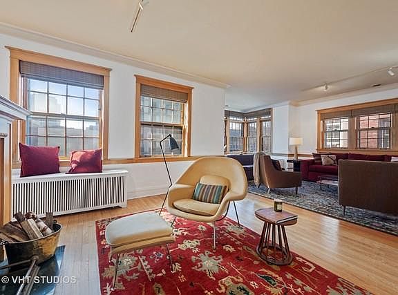 3rd image of 440 W Oakdale Ave #2