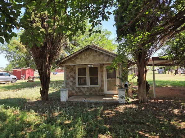 611 W Harris St, Spur, TX 79370