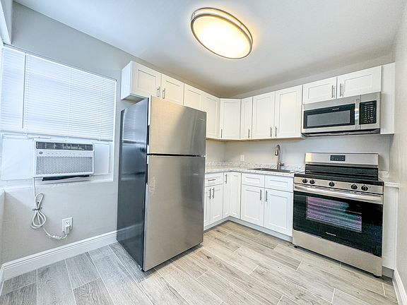 3rd image of 710 10th St APT 8