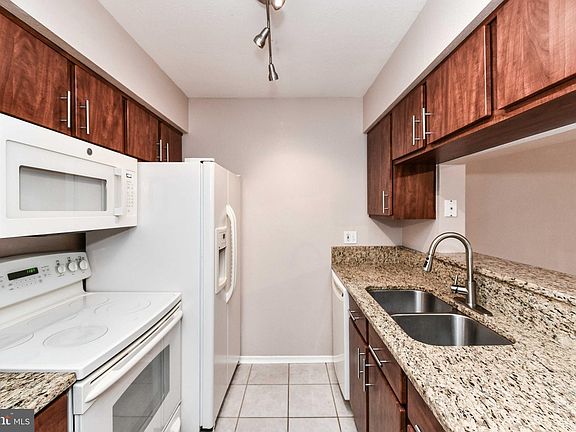 4th image of 3315 Wyndham Cres #3232