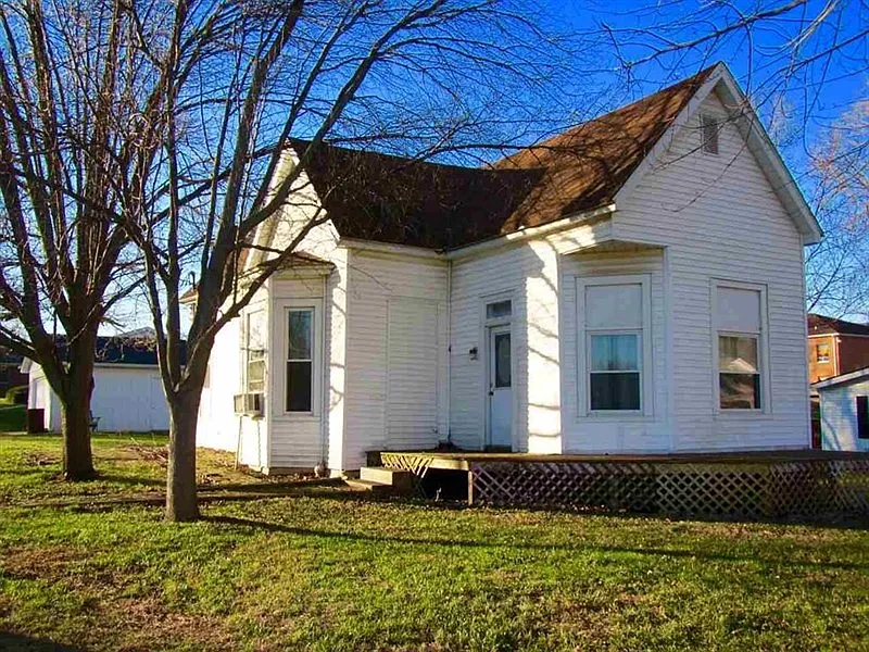 208 E Montgomery St photo 1