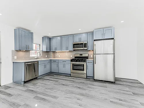 136 Cortlandt St Photo 1