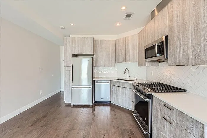 3807 N Franklin St — Photo 6