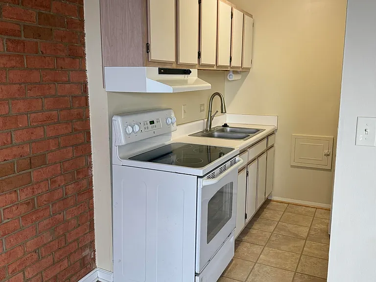 1800 Jefferson Park Ave #310 — Photo 6
