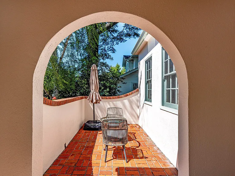 742 Austin Ave — Photo 34