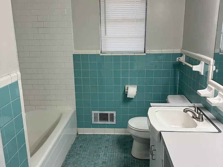 906 Locust Dr — Photo 20