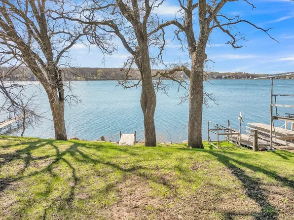 16876 255th Ave, Spirit Lake, IA 51360