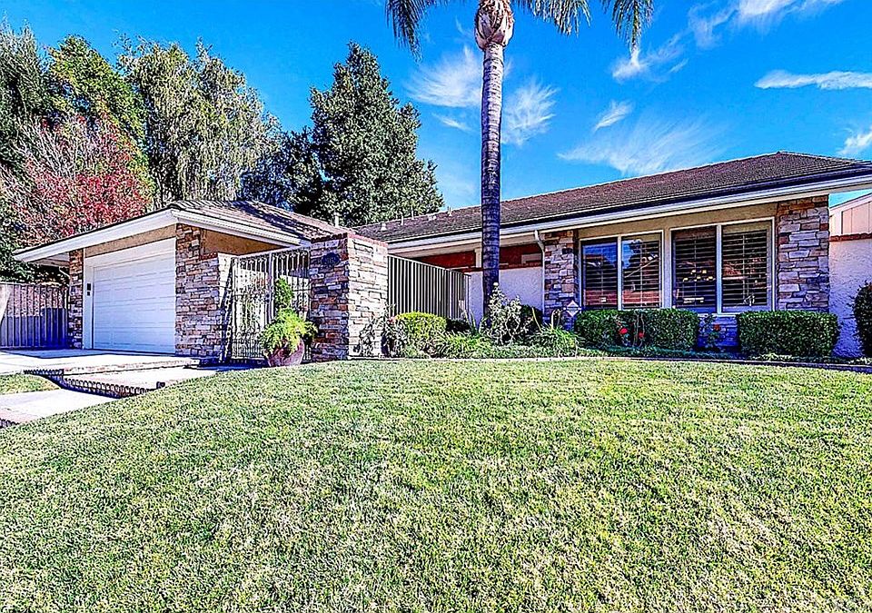1st image of 25352 Cariz Dr