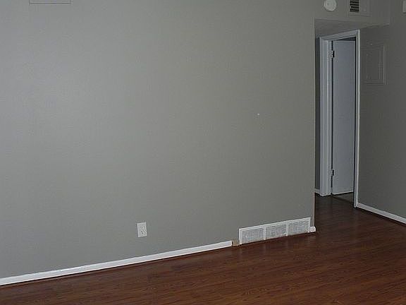 5th image of 1507 W College St