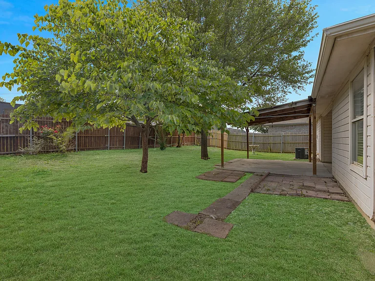 8022 Genesis Dr — Photo 24