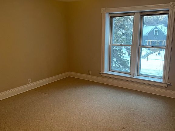 4th image of 1657 Taylor Ave W Unit 2