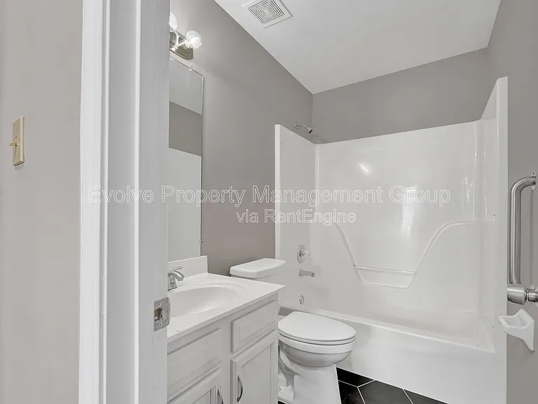 3014 Meadows Ln — Photo 6