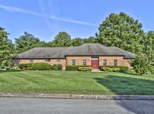 112 Danbury Dr, Oak Ridge, TN 37830