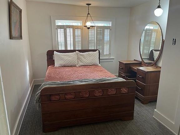 2nd bedroom (full size bed)
