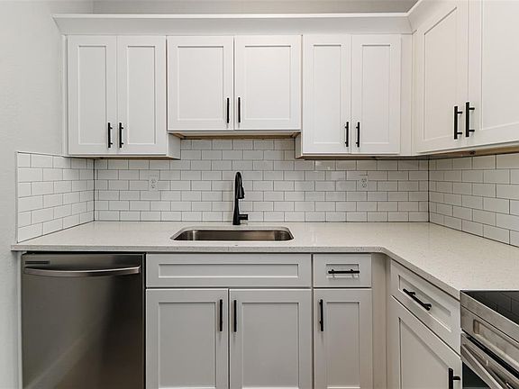 3rd image of 465 FORREST DRIVE