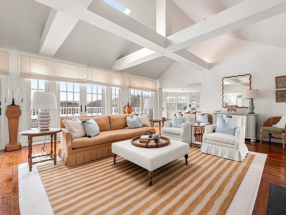 4th image of 6 Fargo Way